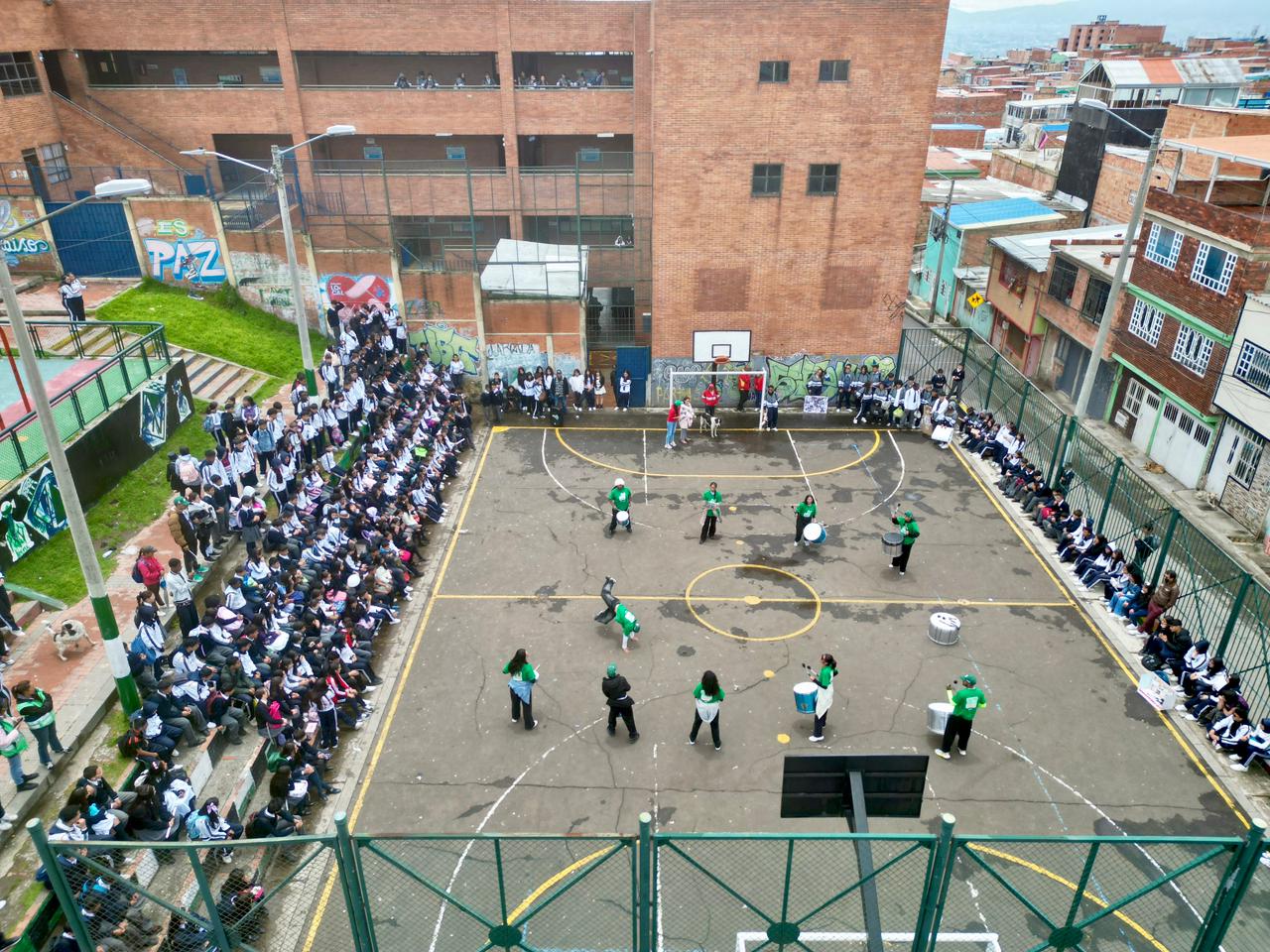 ECOlegios por Bogotá: Cuando el colegio transforma el barrio.